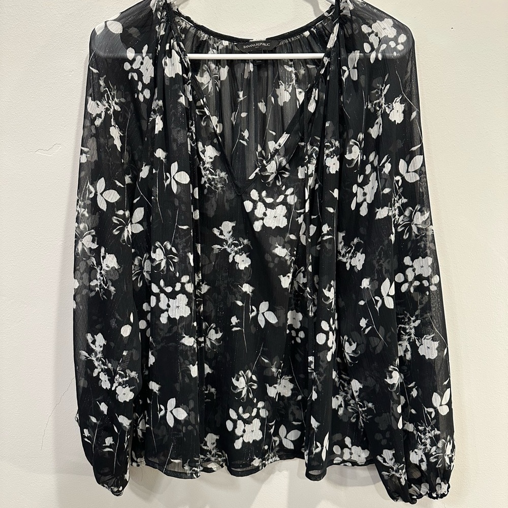 Banana Republic Floral Black and White Women's Top Medium